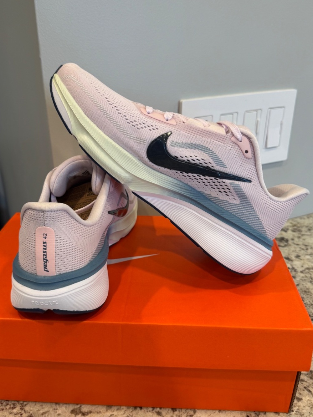 Women’s Nike Pegasus 42 - Picture 2 of 5